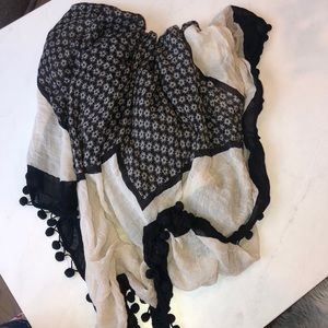 Black and cream shawl